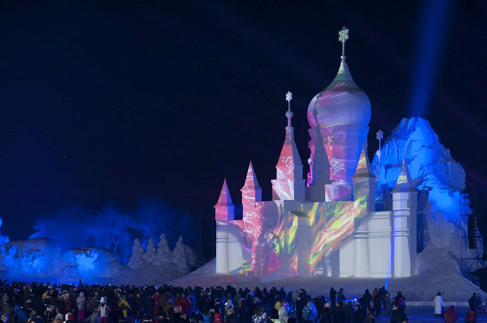 Hàng triệu người đổ về lễ hội băng đăng lớn nhất thế giới